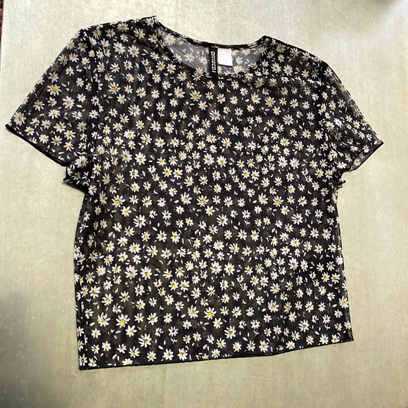 H&M Daisy Print Crop Top - Picture 5 of 13